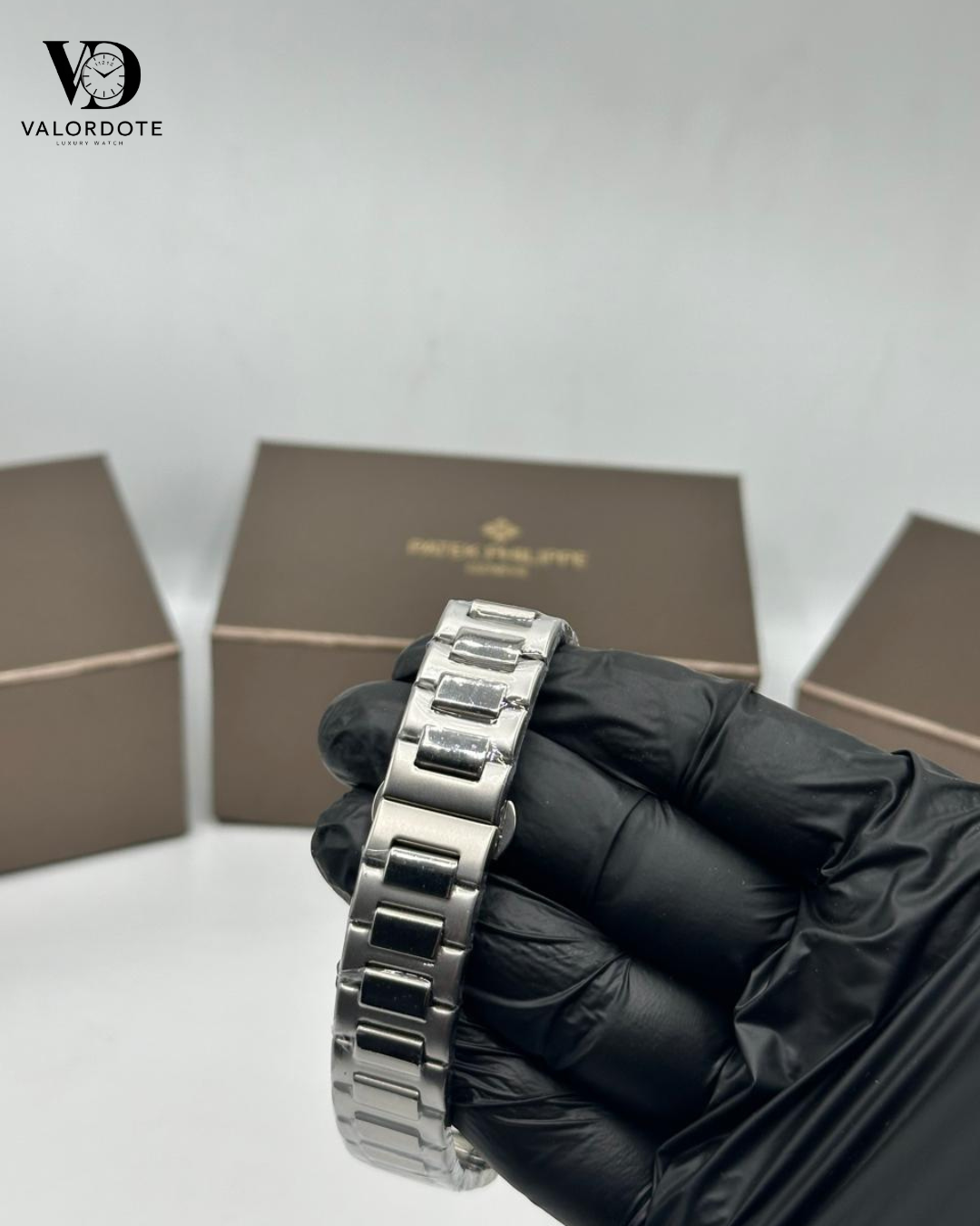 Patek Philippe Silver Dial Stainless Steel Men’s Watch Valordote