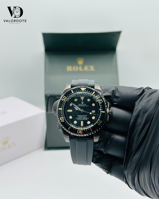 Classic Black Bezel Rubber Strap Men’s Watch