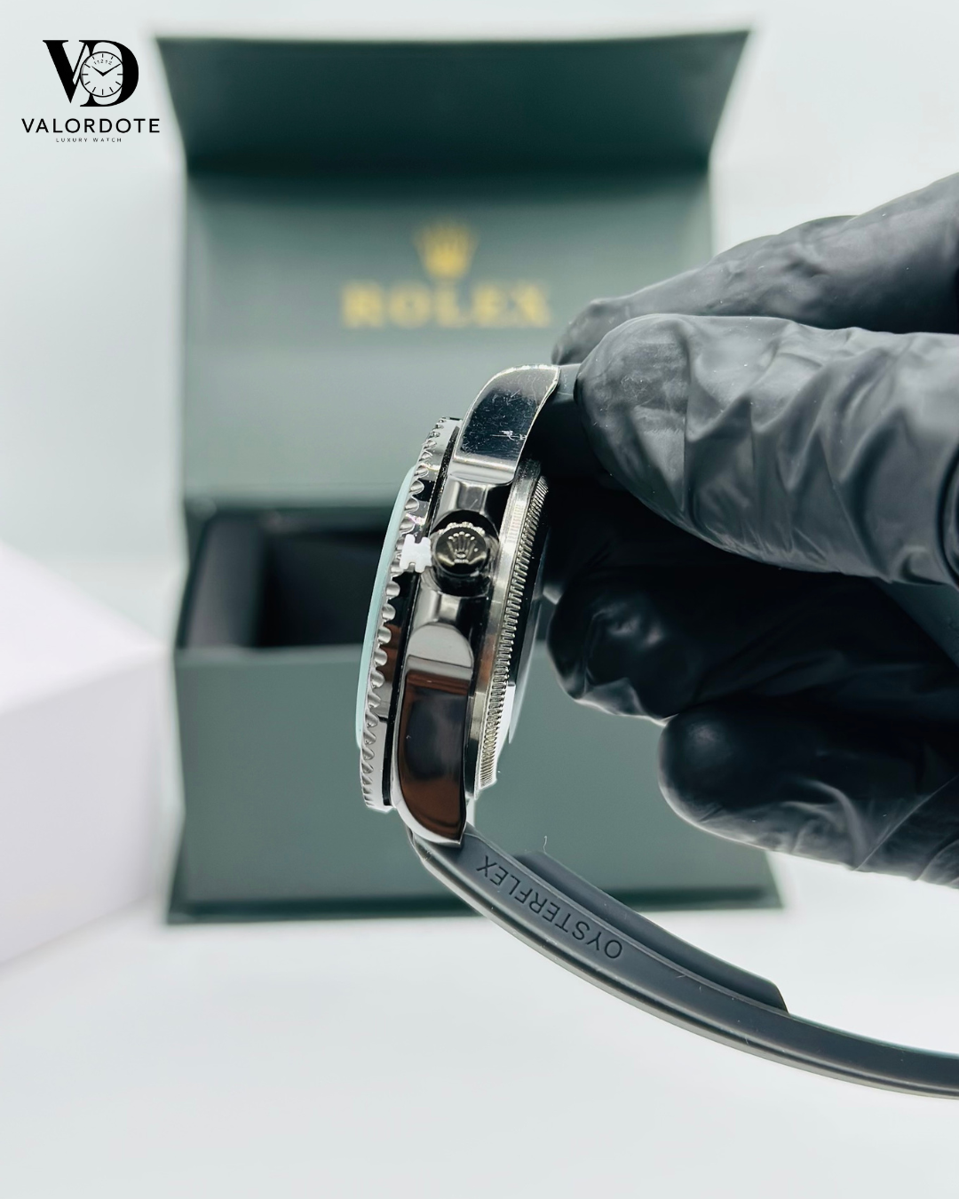 Classic Black Bezel Rubber Strap Men’s Watch